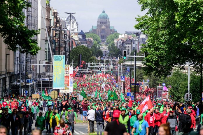 Kilkadziesi T Tysi Cy Manifestant W W Stolicy Belgii Dzisiaj Trzeba