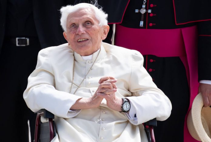 Papież-emeryt Benedykt XVI Źródło: PAP/DPA