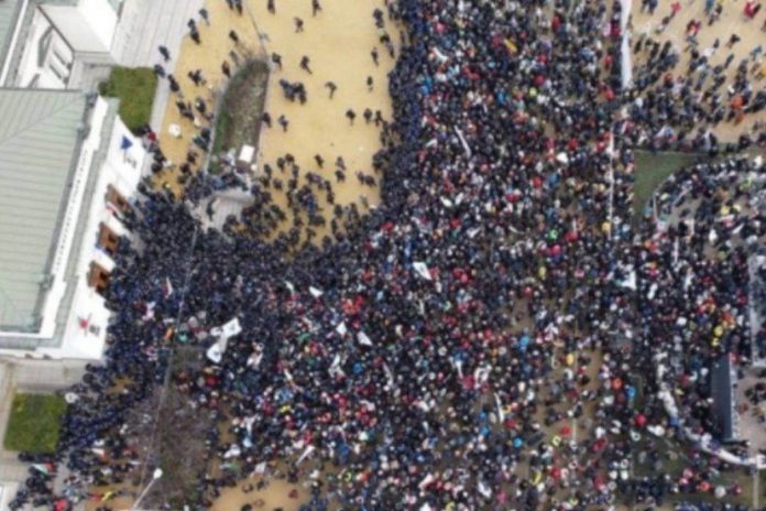 Sofia, 12.01.2022r. Bułgarzy protestują przeciwko covidowym restrykcjom.