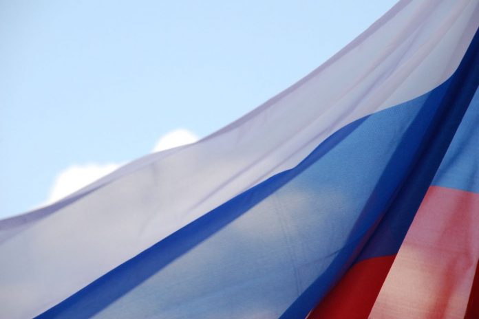 Rosyjska flaga na tle nieba. Zdjęcie ilustracyjne. / foto: Pixabay
