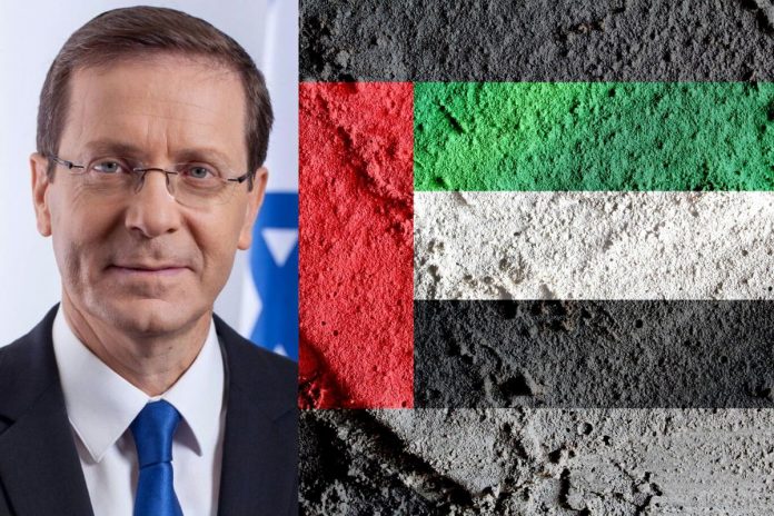 icchak_herzog_zea Prezydent Izraela Icchak Herzog oraz flaga Zjednoczonych Emiratów Arabskich. Zdjęcie ilustracyjne. / foto: Wikimedia, אלעד ברמי Elad Brami, CC BY-SA 4.0 / domena publiczna (kolaż)