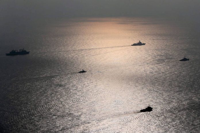 Manewry marynarek wojennych Rosji, Chin i Iranu na Morzu Arabskim. Foto: PAP/EPA