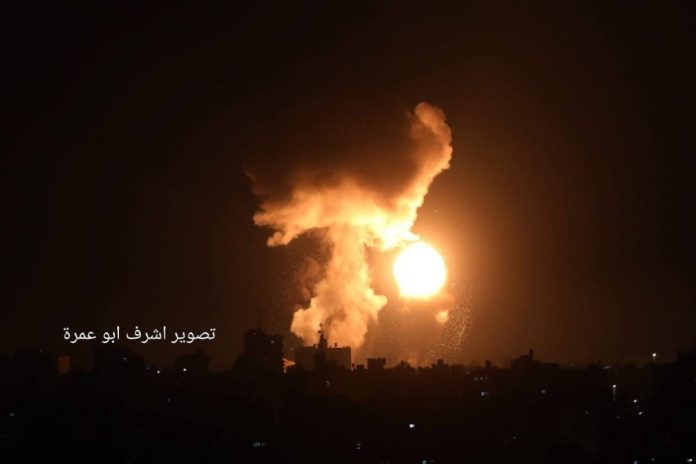 Izraelskie bomby spadły na Strefę Gazy. Foto: tter