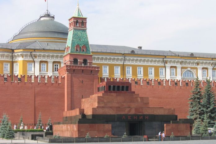 Mauzoleum Lenina na tle Kremla. Zdjęcie ilustracyjne. / foto: wikimedia, Staron, CC BY-SA 3.0
