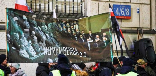 Protest na ul. Wiejskiej w Warszawie (11.01.2022 r.) podczas posiedzenia sejmowej Komisji Zdrowia. Foto: PAP