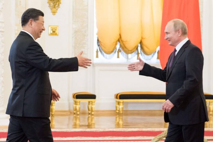 Prezydent Chin Xi Jinping i prezydent Rosji Władimir Putin. Zdjęcie ilustracyjne. Foto: PAP/Photoshot