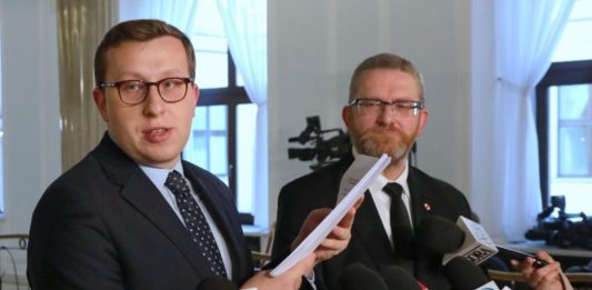 Tomasz Grabarczyk, Grzegorz Braun Źródło: (wo/awol) PAP/Wojciech Olkuśnik
