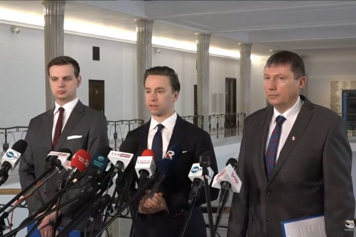 Konfa_nczas Przedstawiciele Konfederacji podczas konferencji prasowej w Sejmie/Fot. screen YouTube/Konfederacja Kulesza Bosak