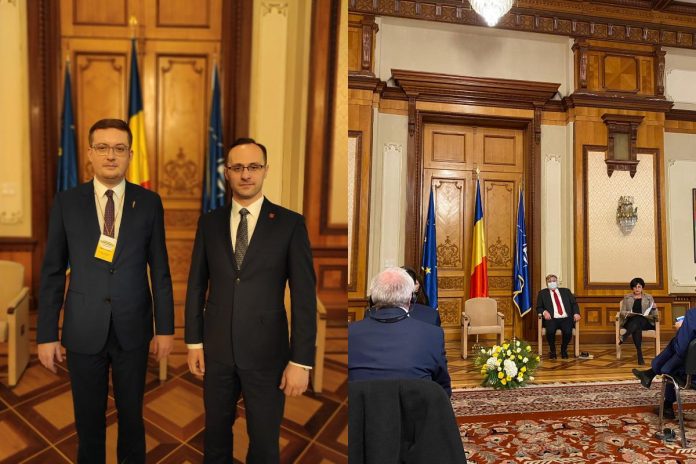 Robert Grajny, Robert Winnicki, rumuński parlament Źródło: Twitter/Robert Grajny, Jakub Augustyn Maciejewski, collage