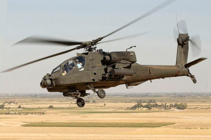 Amerykański śmigłowiec bojowy AH-64 Apache. Foto: wikimedia