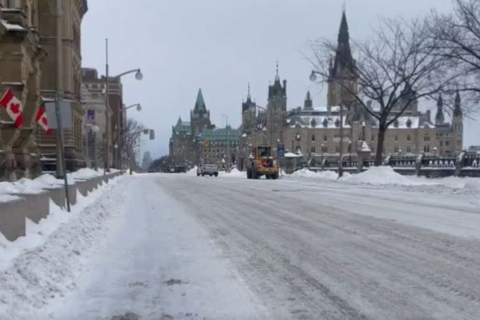 Pusta ulica w Ottawie (Kanada). / foto: screen Twitter: @Gray_Mackenzie