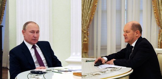 Władimir Putin i Olaf Scholz. Foto: PAP/EPA
