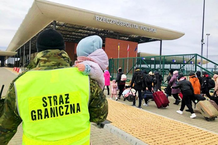 Uchodźcy z Ukrainy na polskiej granicy. Foto: Twitter/Straż Graniczna