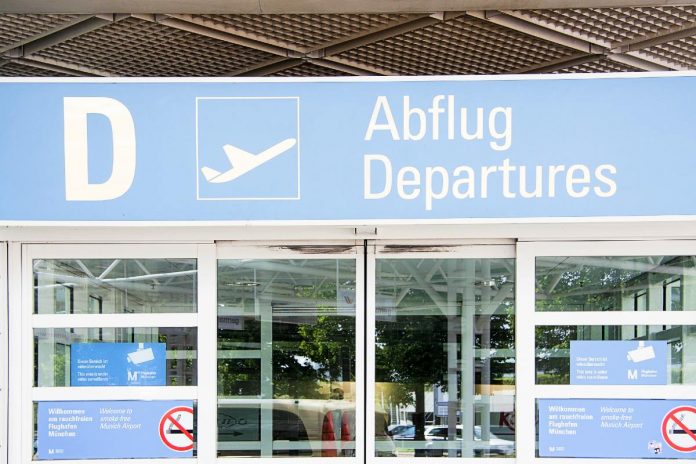 Wejście na lotnisko w Monachium. Zdjęcie: Pixabay