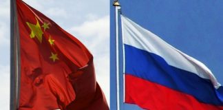 Flagi Chin i Rosji - zdjęcie ilustracyjne. / foto: Pixabay (kolaż)