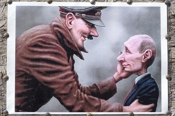 Karykatura. Hitler i Putin. Ekspozycja Uliczna Batalionu Azowskiego – Charków (Charków) – Ukraina/Fot. Adam Jones, CC BY 2.0, Flickr