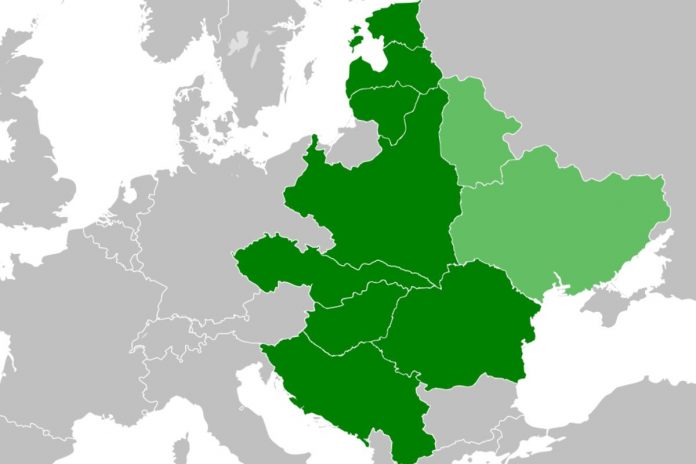 Mapa przedstawia ewentualny obszar Międzymorza. Jasna zieleń oznacza terytoria białoruskie i ukraińskie kontrolowane przez ZSRR po 1921 roku. / Foto: Wikipedia, GalaxMaps, CC BY-SA 4.0