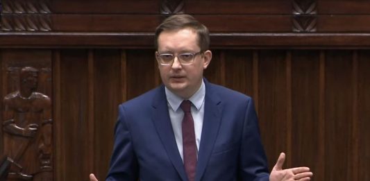 Poseł Robert Winnicki. / foto: screen YouTube
