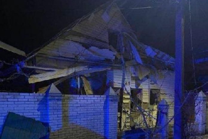 Zniszczony przez rosyjskie bombardowania dom w mieście Sumy/Fot. Twitter