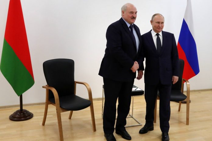 Alaksandr Łukaszenka i Władimir Putin na wspólnej konferencji Źródło: PAP