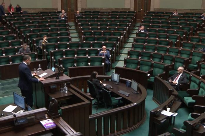 Szefernaker_Braun_nczas Paweł Szefernaker uchylający się od odpowiedzi nazadawane przez Grzegorza Brauna pytania/Fot. screen YouTube