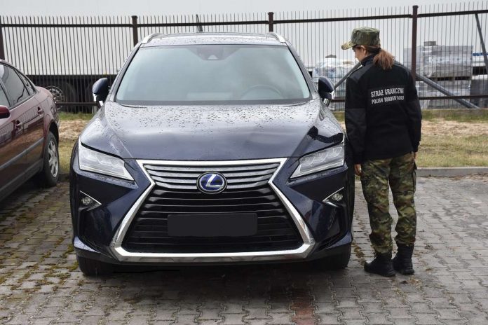 lexus-dorohusk Skradziony Lexus odnaleziony na przejściu granicznym w Dorohusku.