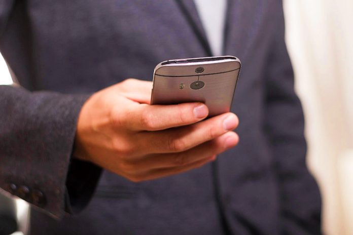 telefon_poseł_pornografia Gdy doskwiera nuda... Zdjęcie ilustracyjne: Pixabay