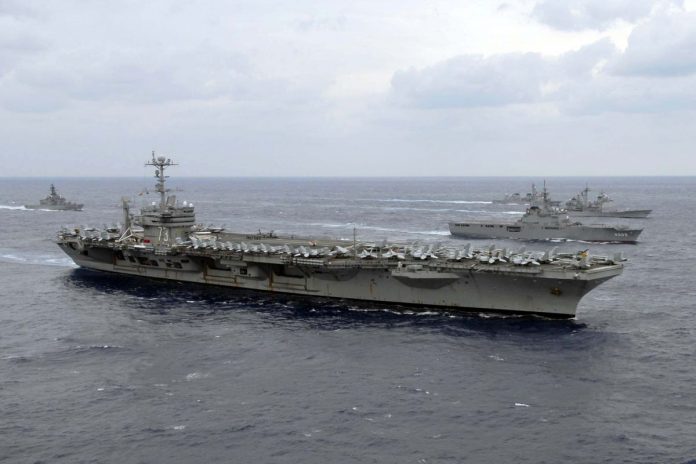 USS George Washington podczas ćwiczeń z innymi okrętami marynarki wojennej USA oraz Japońskich Morskich Sił Samoobrony na zakończenie ANNUALEX 2008. Zdjęcie ilustracyjne. / foto: domena publiczna