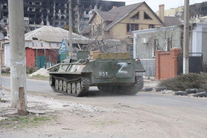 Wojna na Ukrainie. Rosjanie na ulicach Mariupola. Zdjęcie ilustracyjne. Źródło: PAP/Abaca