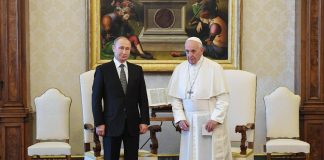 Władimir Putin i papież Franciszek Źródło: PAP