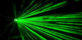 Zielony laser. Zdjęcie ilustracyjne. Źródło pixabay