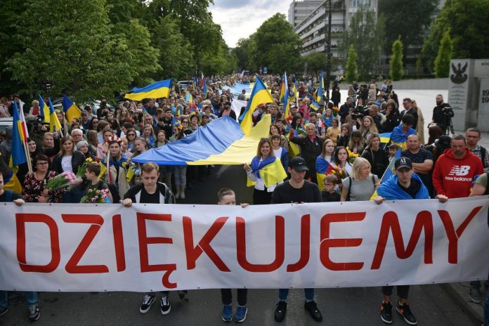 marsz_wdziecznosci_warszawa Warszawa, 29.05.2022. Marsz wdzięczności Ukraińców dla Polaków w Warszawie. Foto: PAP