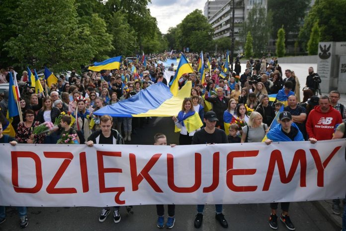 Warszawa, 29.05.2022. Marsz wdzięczności Ukraińców dla Polaków w Warszawie. Foto: PAP