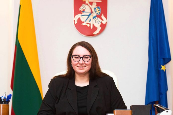 Minister sprawiedliwości Republiki Litewskiej, działaczka polskiej mniejszości narodowej Ewelina Dobrowolska w siedzibie ministerstwa w Wilnie. Foto: PAP