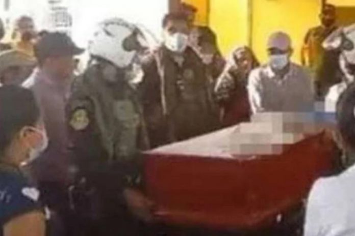 36-latkę z Peru próbowano pogrzebać żywcem Źródło: YouTube