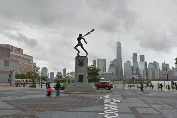 Pomnik Katyński w Jersey City. Fot. Google Street View