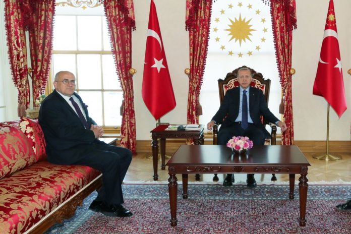 Minister Zbigniew Rau i prezydent Turcji Recep Tayyip Erdoğan.
