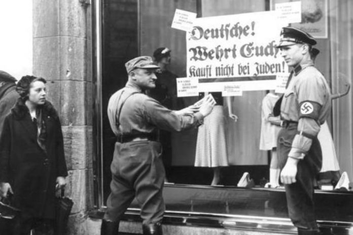 Oni też piętnowali nielubiane społeczności umeiszczając tagi... Fot. Wikipedia Hitlerowcy, nazisisci