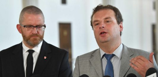 Grzegorz Braun oraz Jacek Wilk. / foto: PAP