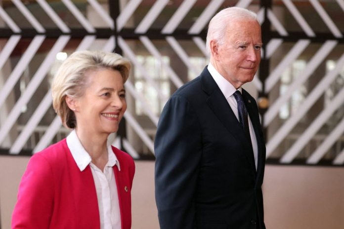 joe_biden_ursula_von_der_leyen Joe Biden oraz Ursula von der Leyen. / foto: PAP/Abaca