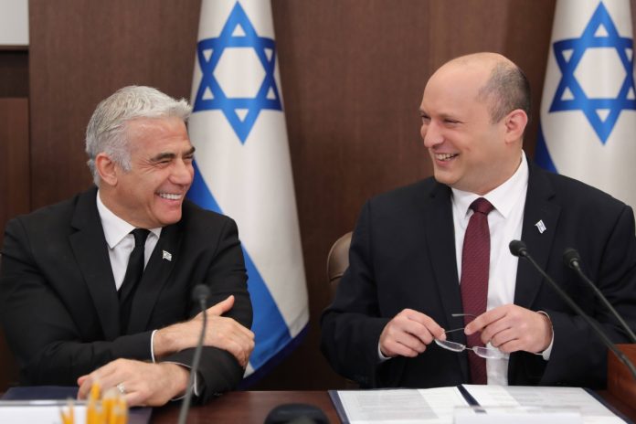 Jair Lapid i Naftali Bennett. Foto: PAP/EPA