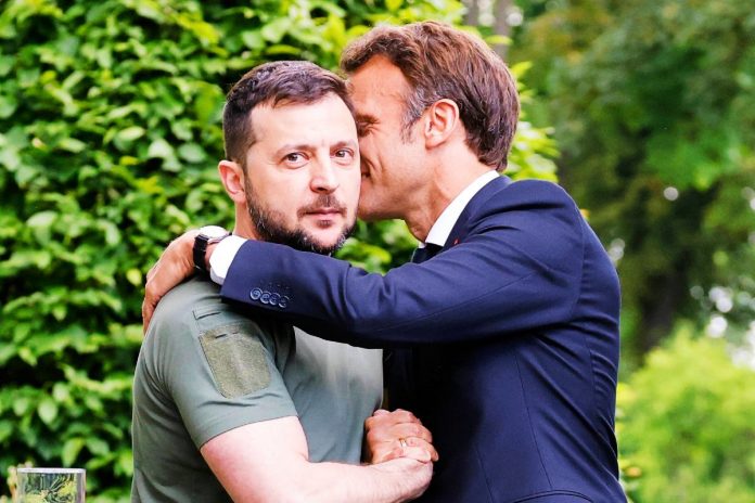 Wołodymyr Zełenski i Emmanuel Macron. / Zdjęcie: PAP/EPA