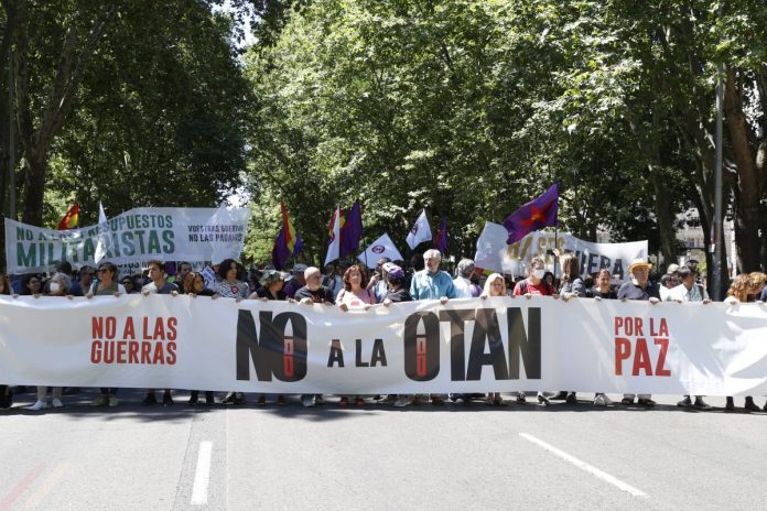 Madryt. Protest przeciwko szczytowi NATO. / foto: PAP/EPA