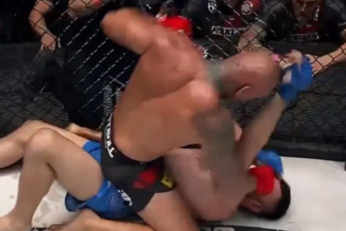 Artur Szpilka rozbija w dosiadzie Siergieja Radczenkę.