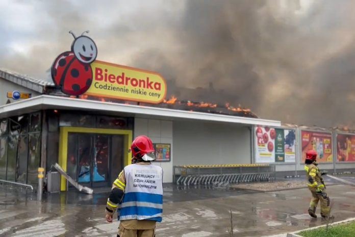 Pożar Biedronki w Słupsku. Foto: print screen remiza.pl