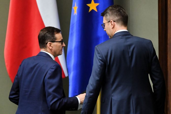 Premier Mateusz Morawiecki i rzecznik rządu Piotr Müller.