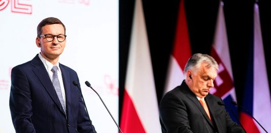 Mateusz Morawiecki i Viktor Orban. / Zdjęcie: PAP