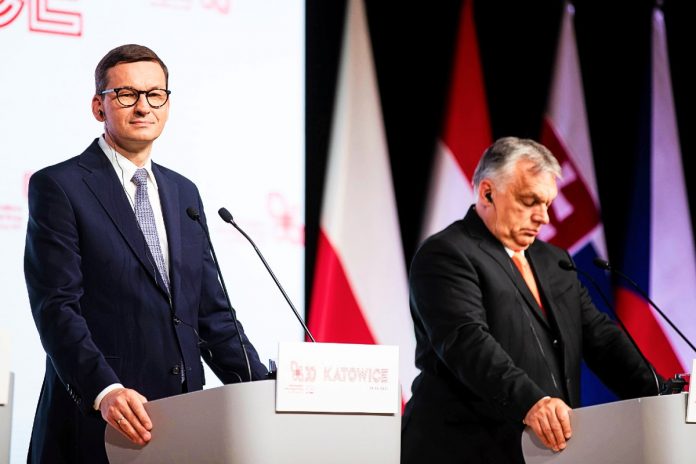 Mateusz Morawiecki i Viktor Orban. / Zdjęcie: PAP
