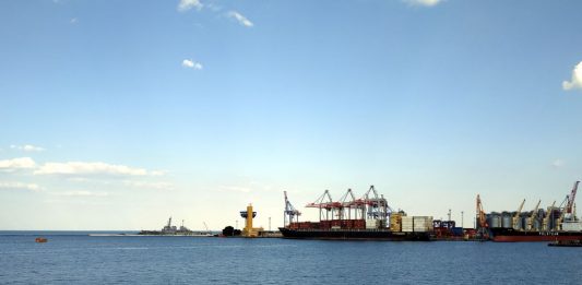 Port morski w Odessie, widok na terminal kontenerowy