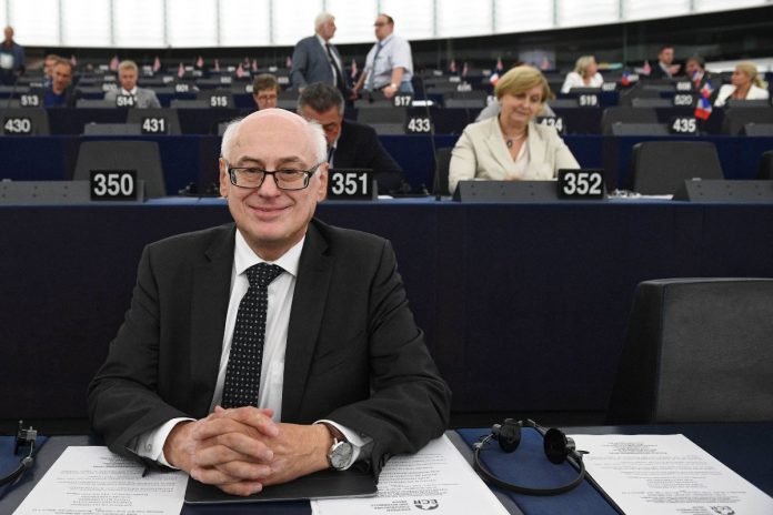 Eurodeputowany Zdzisław Krasnodębski w Parlamencie Europejskim w Strasburgu, 3 bm. (soa) PAP/Radek Pietruszka